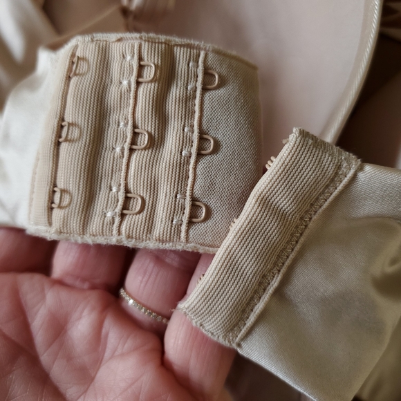 Bali Women's One Smooth & Concealing Underwire bra nude Size 38C - Picture 8 of 14